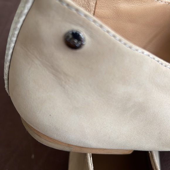 UGG shoes 8.5 - Picture 3 of 5